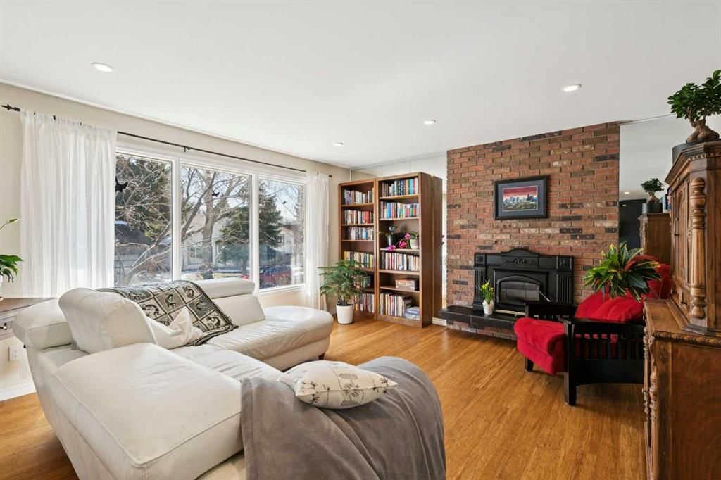6608 Silverview Road NW, Calgary — photo 4 of 46