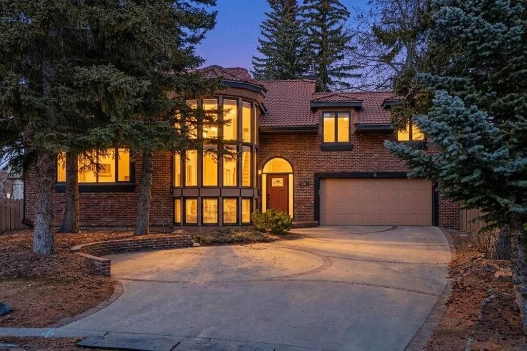 311 Coach Light Bay SW, Calgary — photo 2 of 38