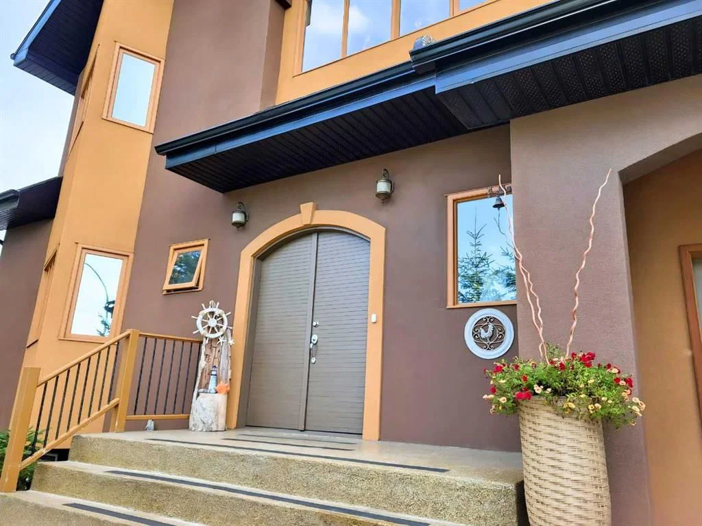 4643 29 Avenue NW, Calgary — photo 4 of 37