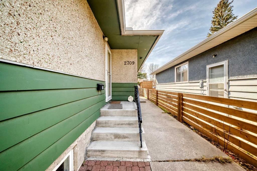 2709 16A Street NW, Calgary — photo 3 of 48