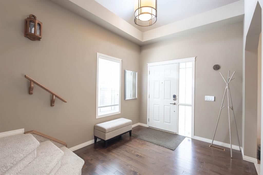 74 Valley Crest Rise NW, Calgary — photo 4 of 36
