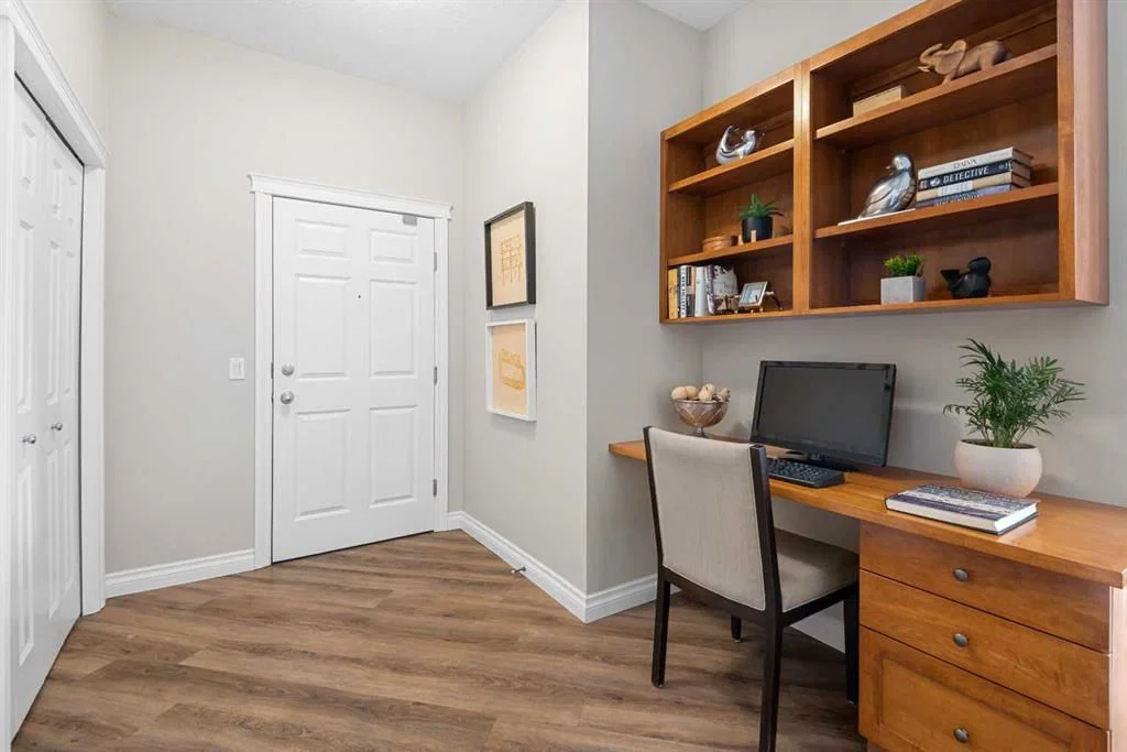7204, 14 Hemlock Crescent SW, Calgary — photo 2 of 29