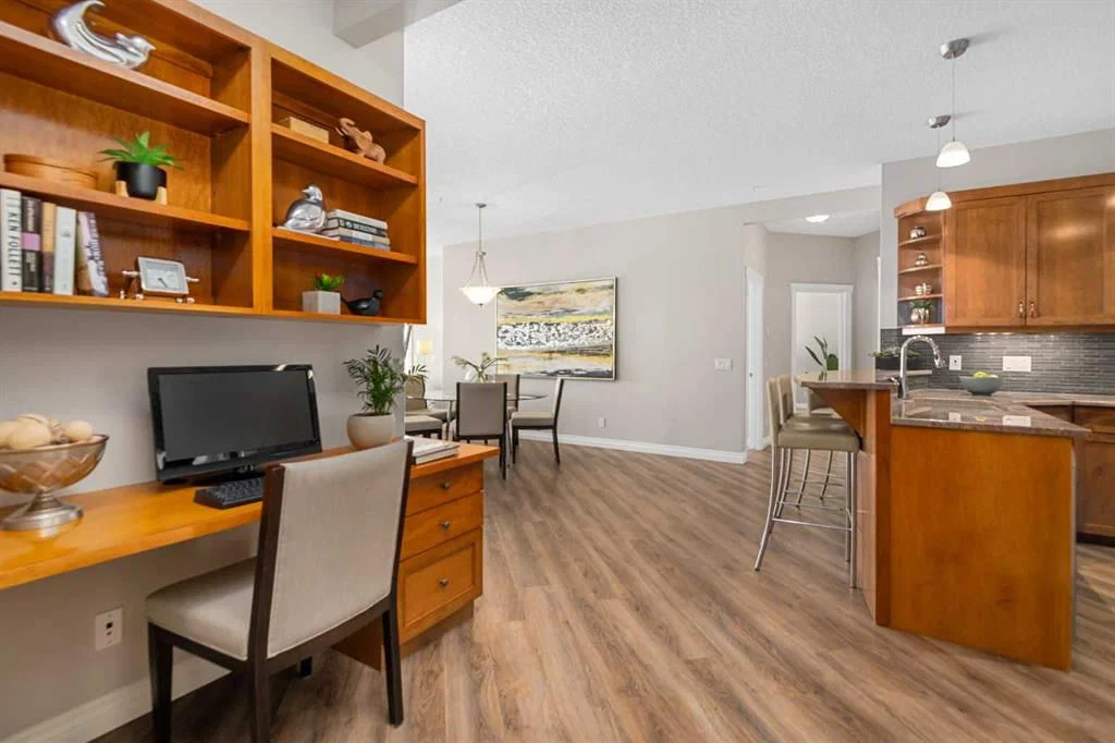 7204, 14 Hemlock Crescent SW, Calgary — photo 3 of 29