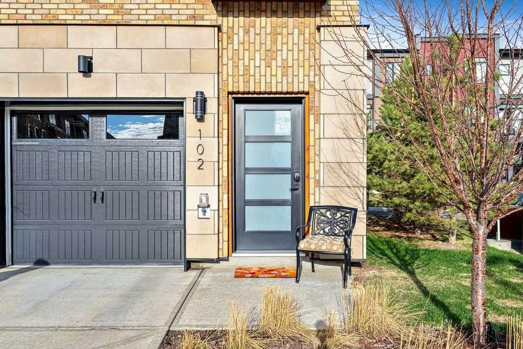 102, 81 Greenbriar Place NW, Calgary — photo 3 of 43