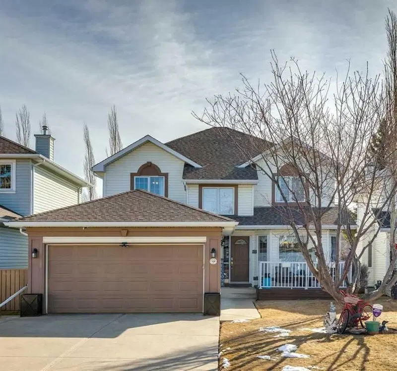 420 Rocky Ridge Bay NW, Calgary — main listing photo