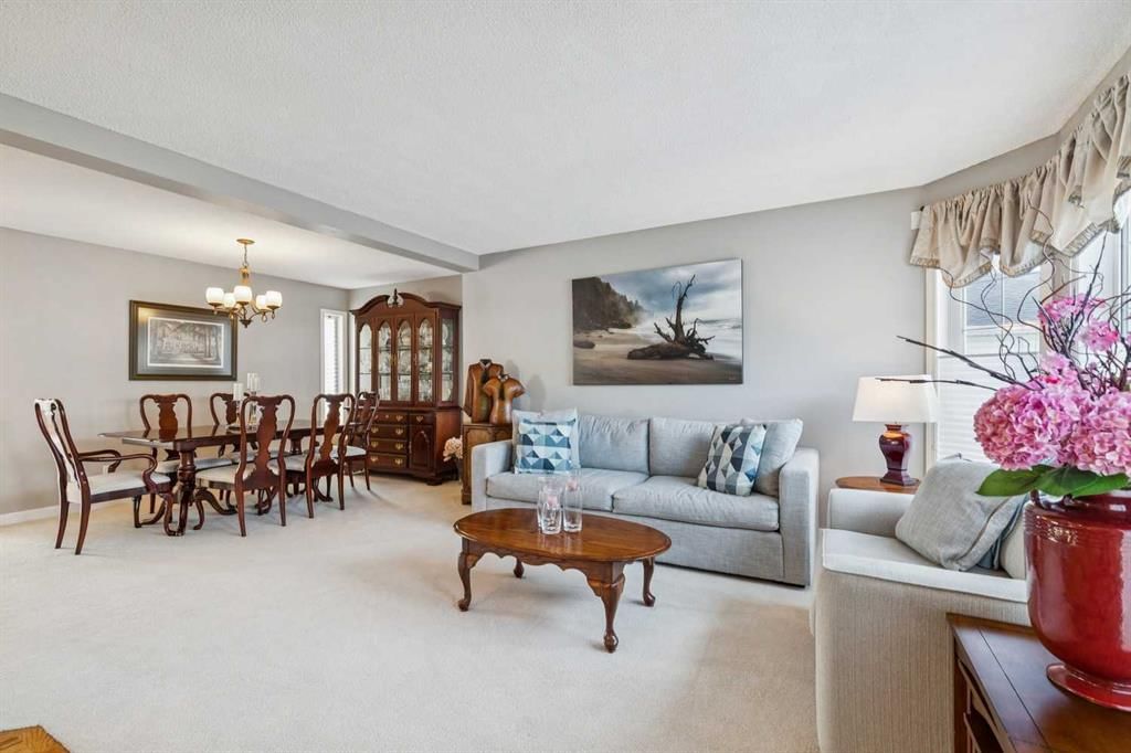 420 Rocky Ridge Bay NW, Calgary — photo 4 of 50