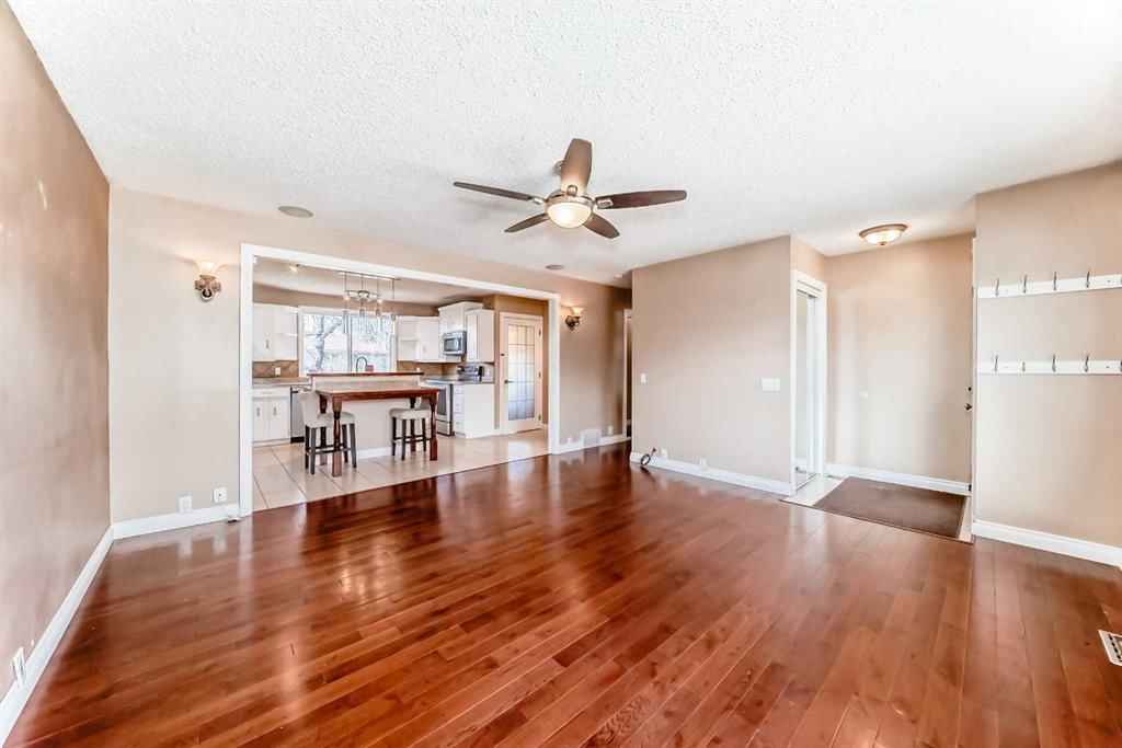 7139 18 Street SE, Calgary — photo 5 of 30