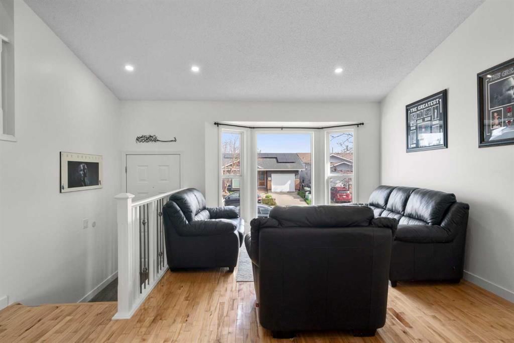 107 Cedargrove Way SW, Calgary — photo 3 of 50