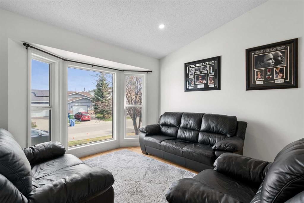 107 Cedargrove Way SW, Calgary — photo 4 of 50