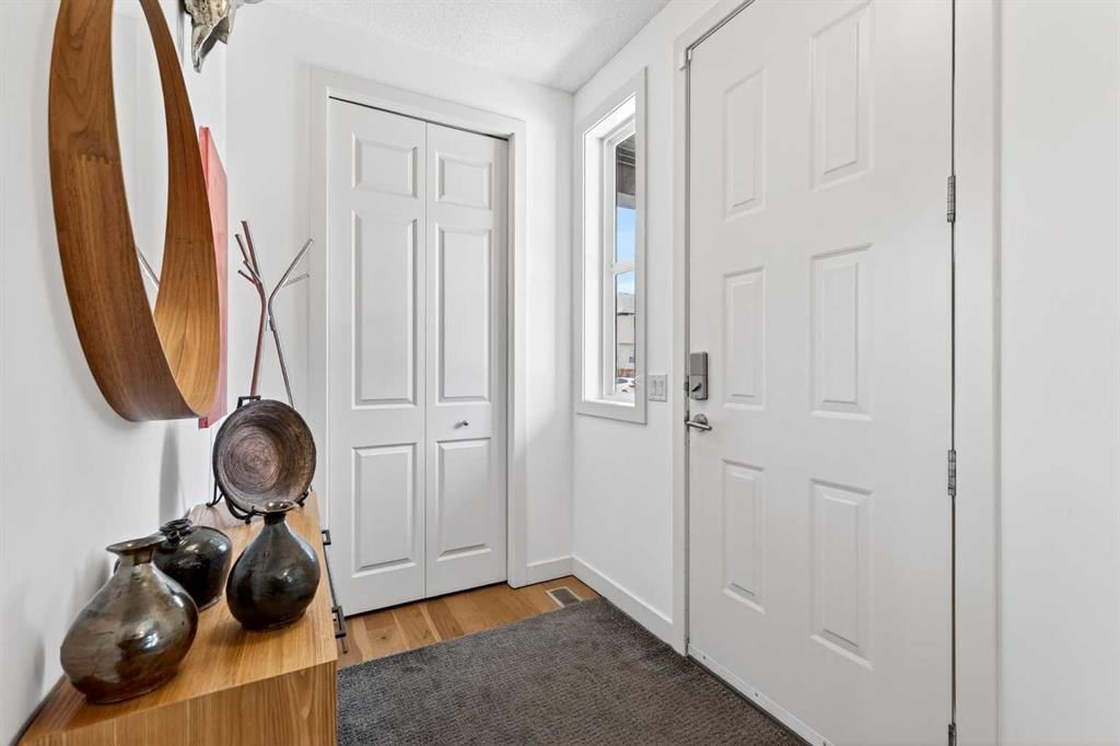 4703 Elgin Avenue SE, Calgary — photo 2 of 49