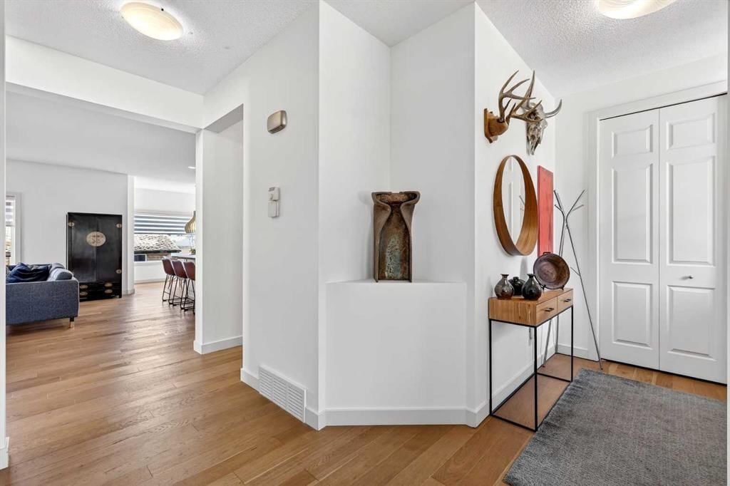 4703 Elgin Avenue SE, Calgary — photo 3 of 49