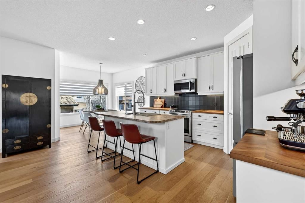 4703 Elgin Avenue SE, Calgary — photo 4 of 49