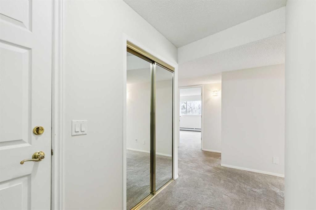 2309, Hawksbrow Point NW, Calgary — photo 4 of 42