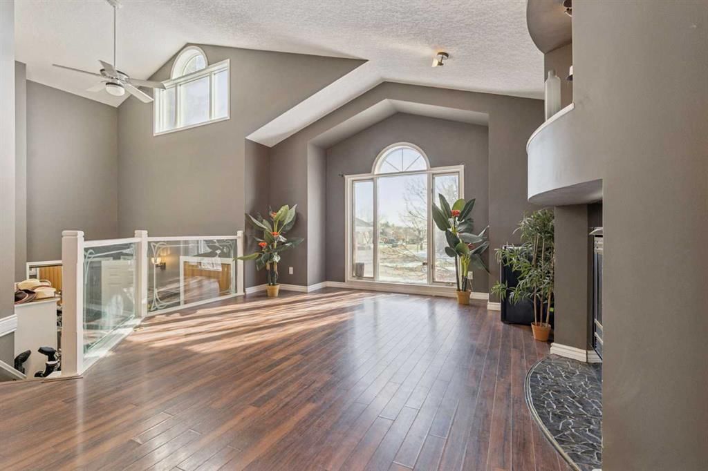 8373 Edgevalley Drive NW, Calgary — photo 5 of 31