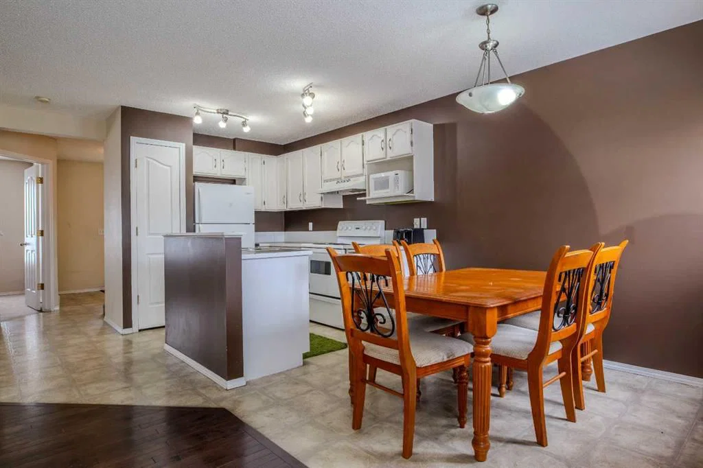 161 Saddlecrest Close NE, Calgary — photo 4 of 43