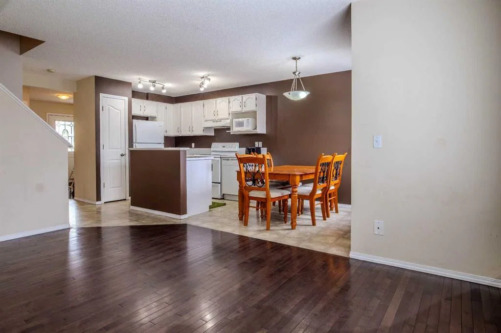 161 Saddlecrest Close NE, Calgary — photo 5 of 43
