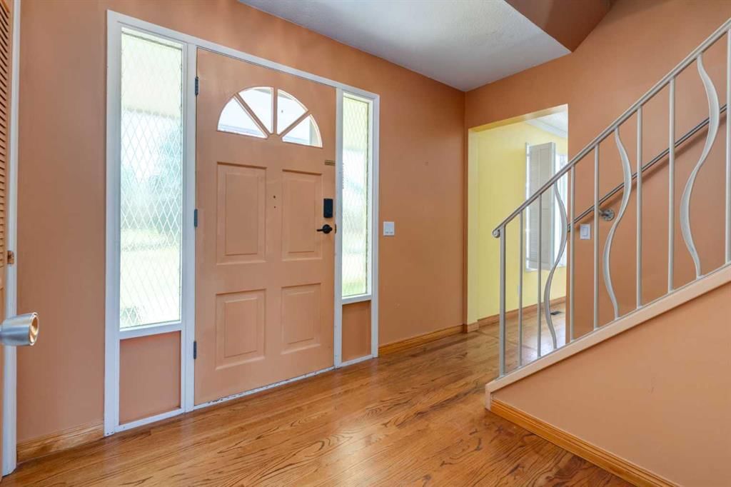 43 Mapleburn Drive SE, Calgary — photo 2 of 45