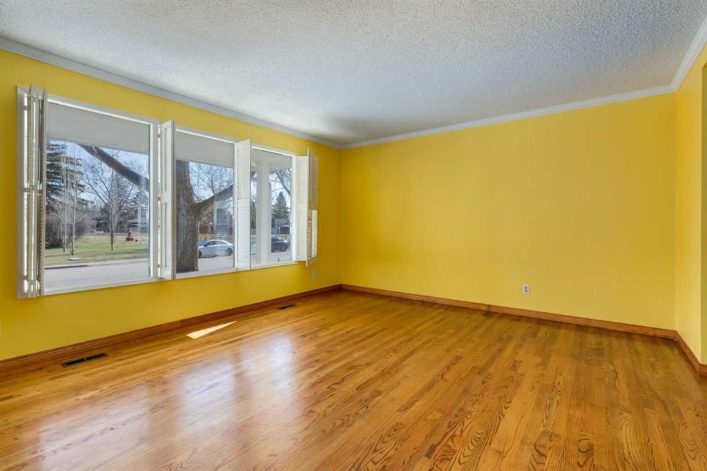 43 Mapleburn Drive SE, Calgary — photo 4 of 45