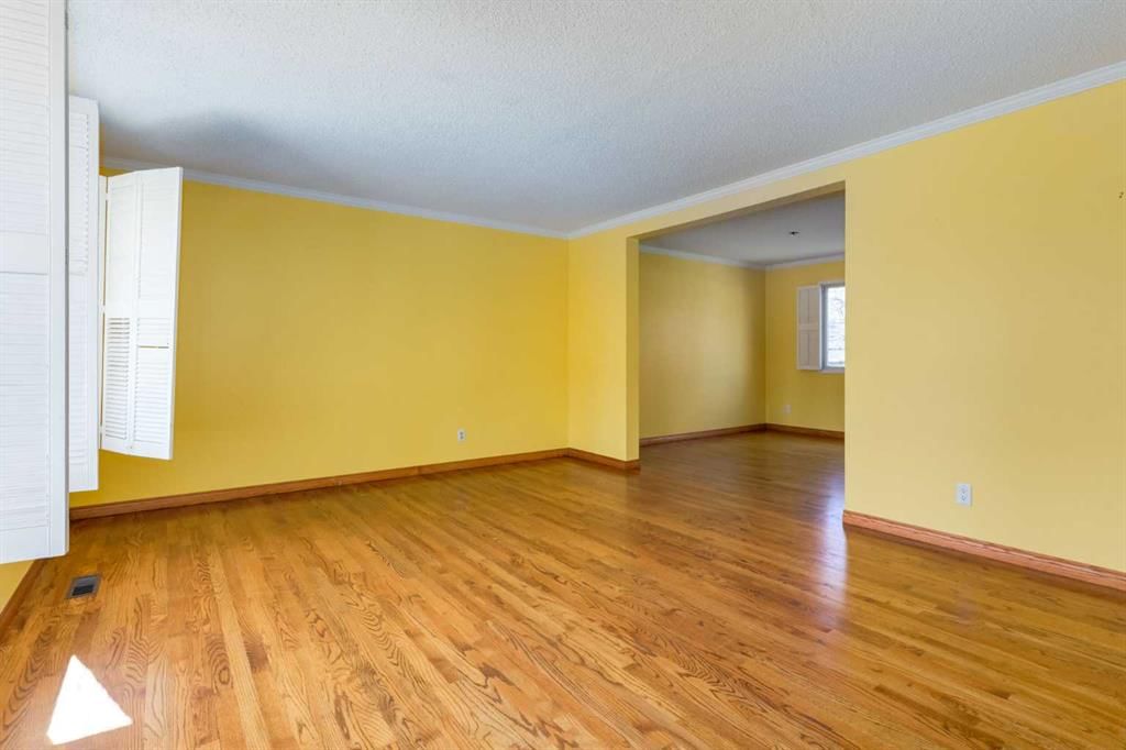 43 Mapleburn Drive SE, Calgary — photo 5 of 45