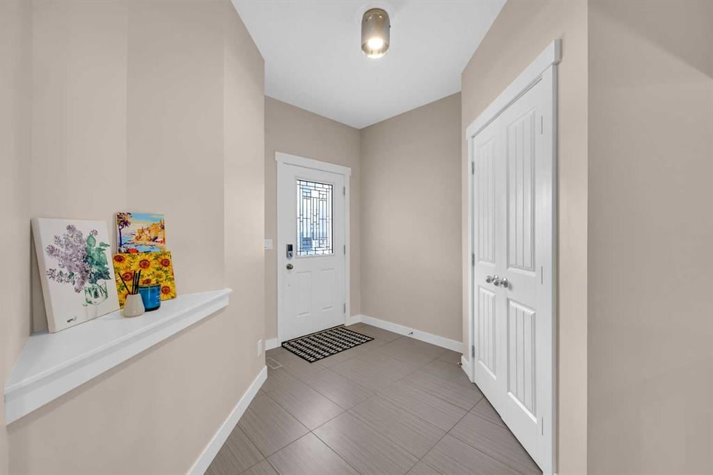 131 Sherwood Street NW, Calgary — photo 2 of 50