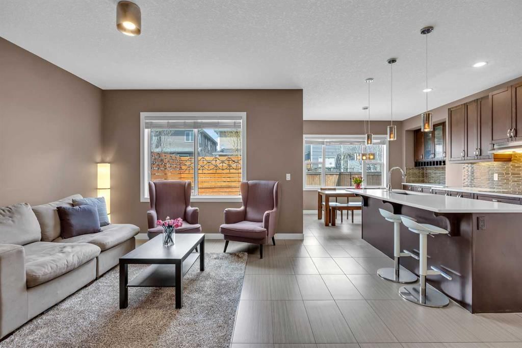 131 Sherwood Street NW, Calgary — photo 4 of 50