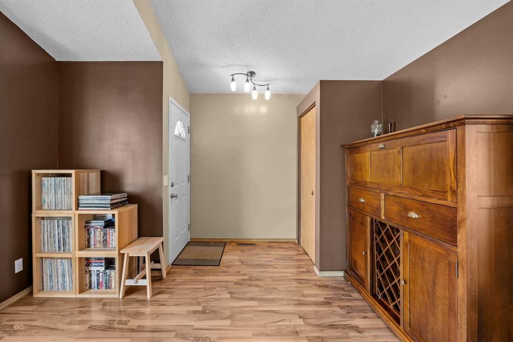 316 Coventry Close NE, Calgary — photo 3 of 38