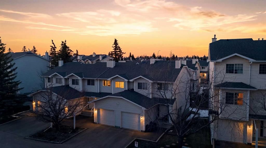310 HAWKSTONE Manor NW, Calgary — main listing photo