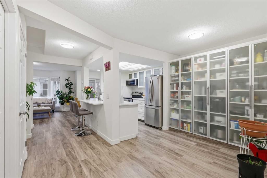 310 HAWKSTONE Manor NW, Calgary — photo 3 of 29