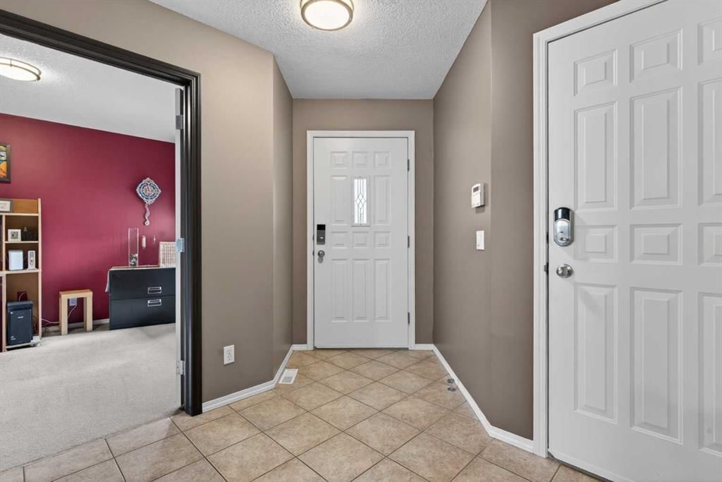 204 Citadel Meadow Close NW, Calgary — photo 5 of 47
