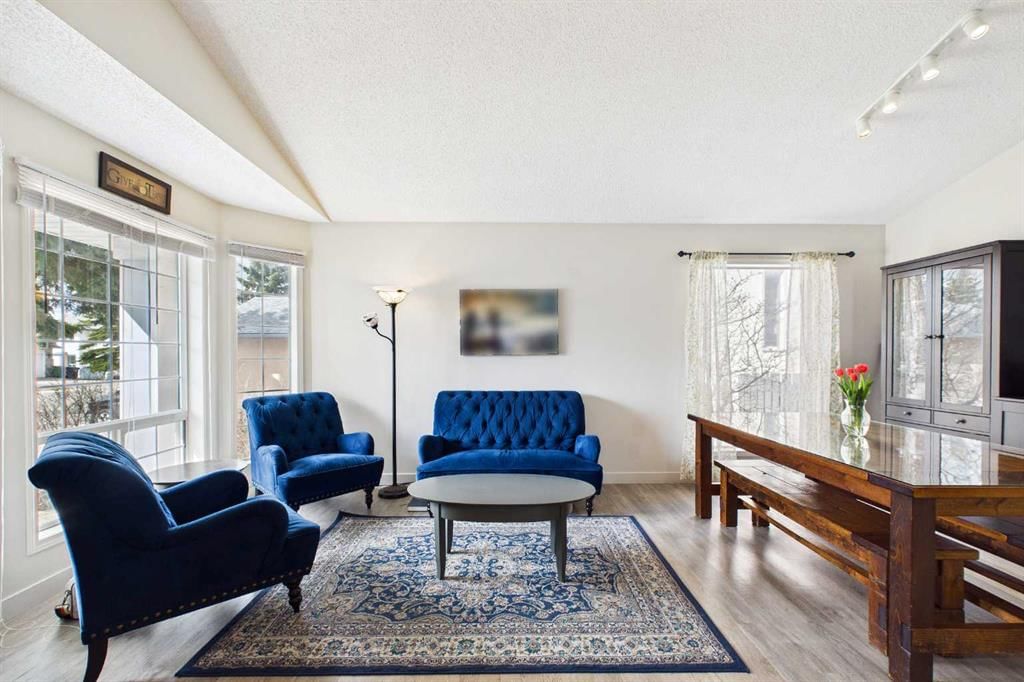 14 Citadel Drive NW, Calgary — photo 4 of 33