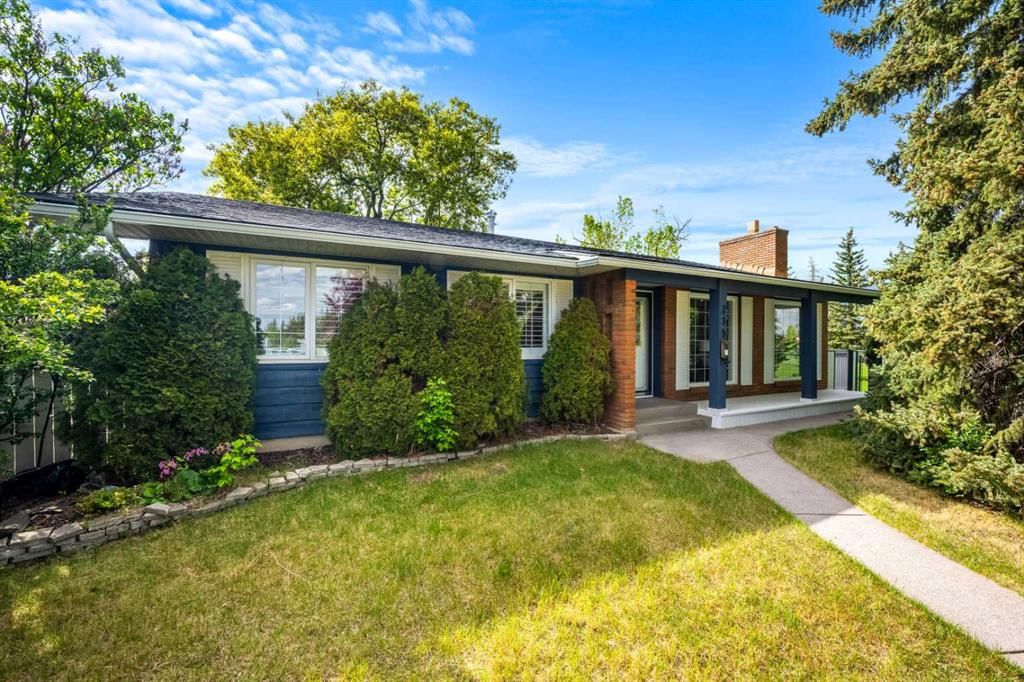 235 Lake Rosen Crescent SE, Calgary — main listing photo