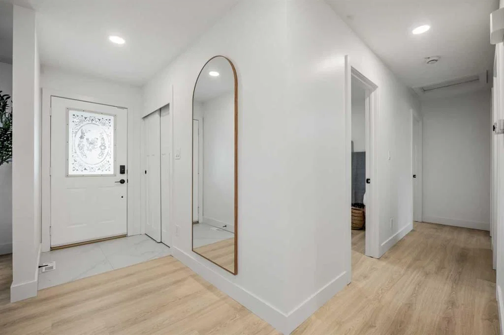 235 Lake Rosen Crescent SE, Calgary — photo 4 of 50