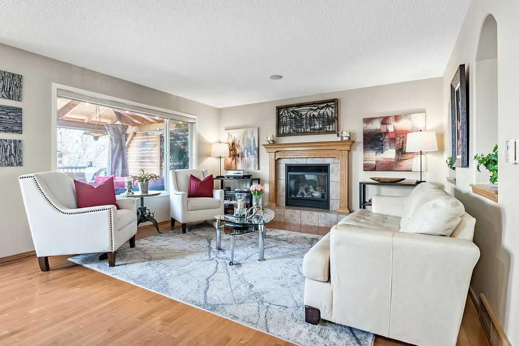 11 Cougarstone Park SW, Calgary — photo 5 of 47