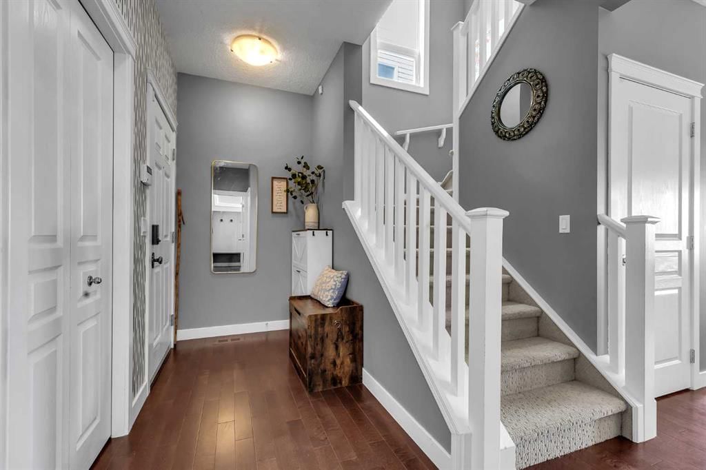 317 Panora Way NW, Calgary — photo 2 of 50