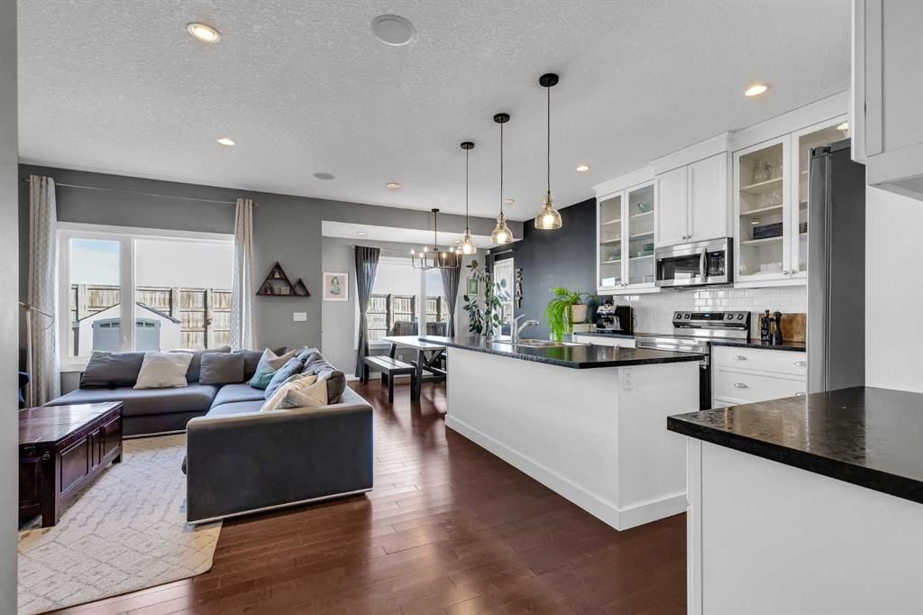 317 Panora Way NW, Calgary — photo 3 of 50