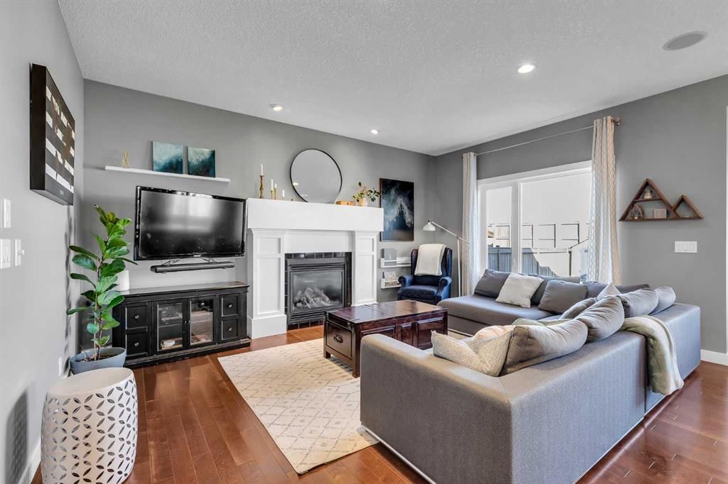 317 Panora Way NW, Calgary — photo 4 of 50