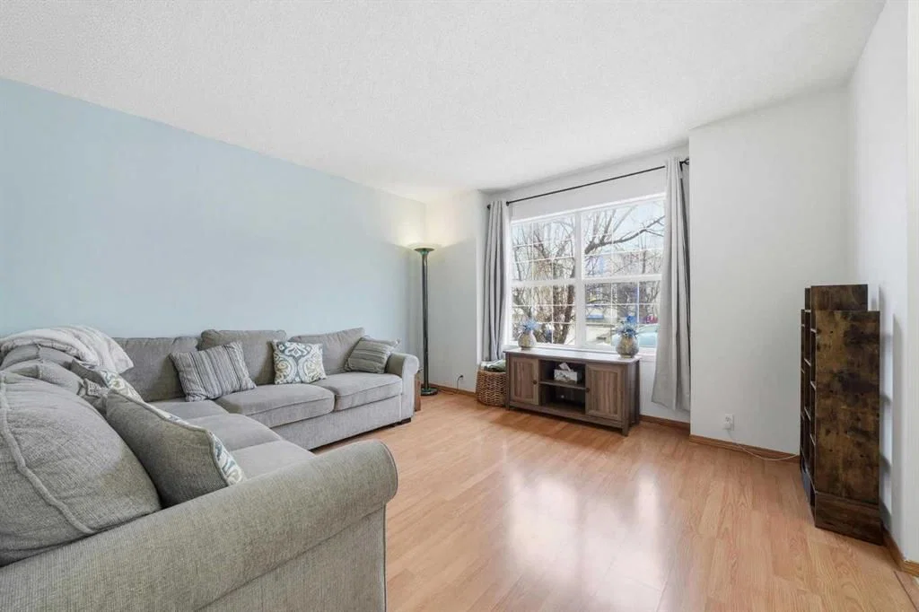 68 Bridleridge Gardens SW, Calgary — photo 4 of 40