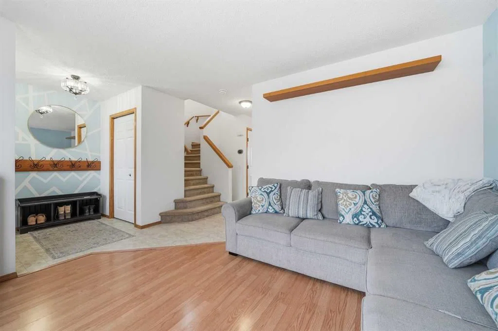 68 Bridleridge Gardens SW, Calgary — photo 5 of 40