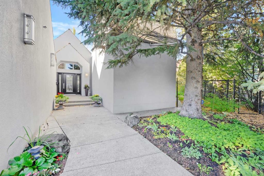 121 Patton Place SW, Calgary — photo 2 of 50