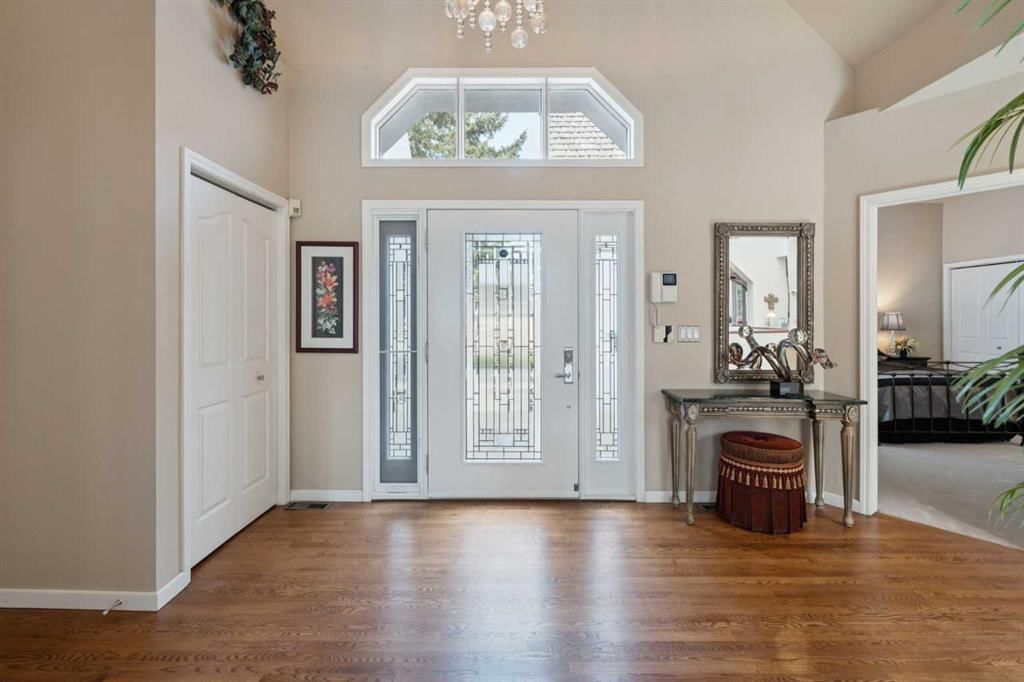 121 Patton Place SW, Calgary — photo 4 of 50