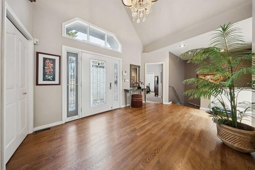 121 Patton Place SW, Calgary — photo 5 of 50
