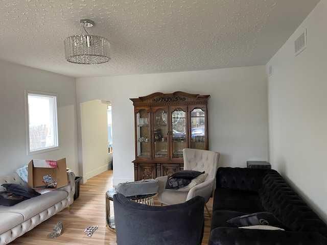 2523 3 Avenue NW, Calgary — photo 3 of 20