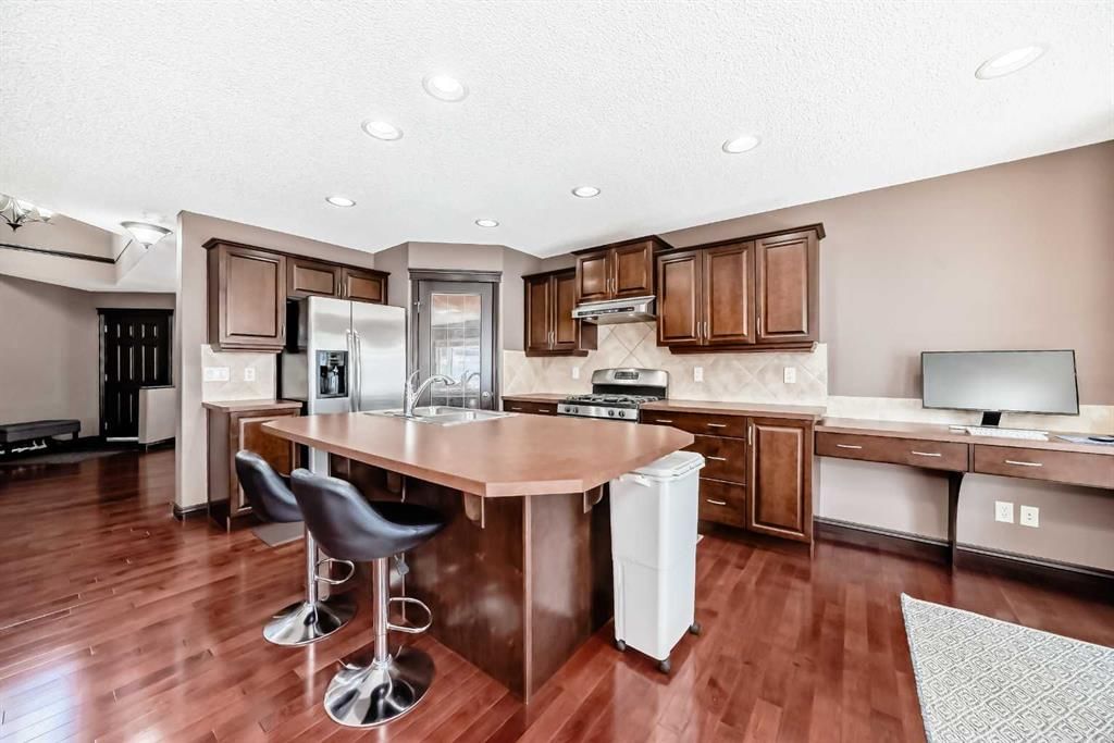 229 Panamount Road NW, Calgary — photo 5 of 37