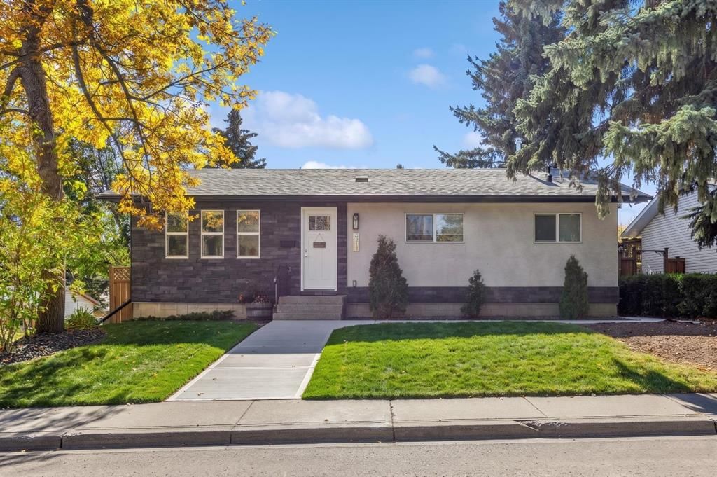 4211 Dalhart Road NW, Calgary — main listing photo