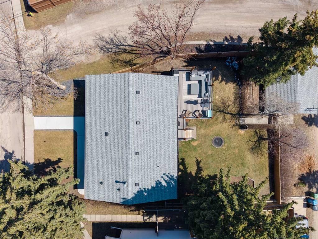 4211 Dalhart Road NW, Calgary — photo 3 of 36