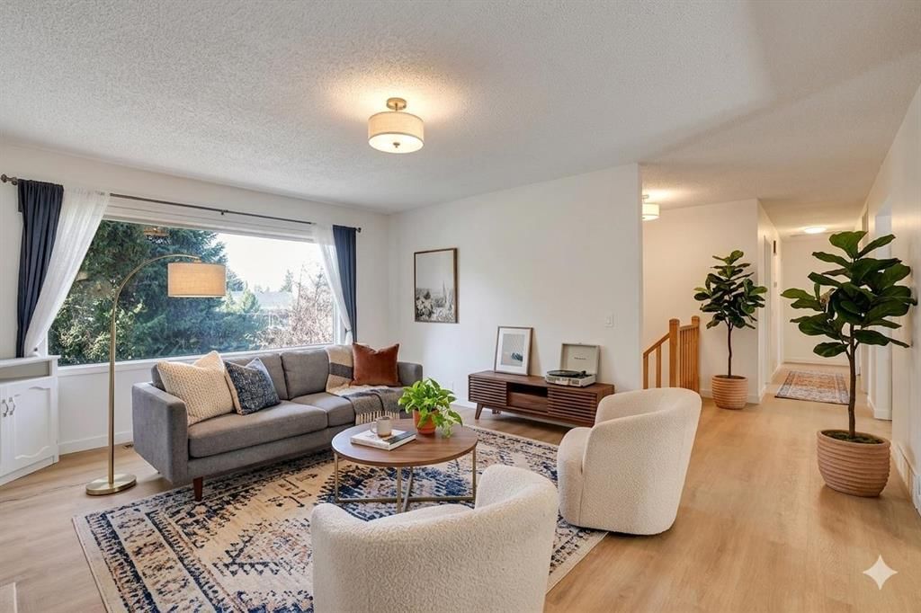 208 DALCASTLE Court NW, Calgary — photo 5 of 44