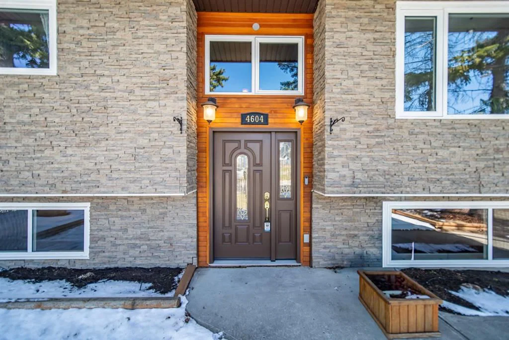 4604 Namaka Crescent NW, Calgary — photo 4 of 39
