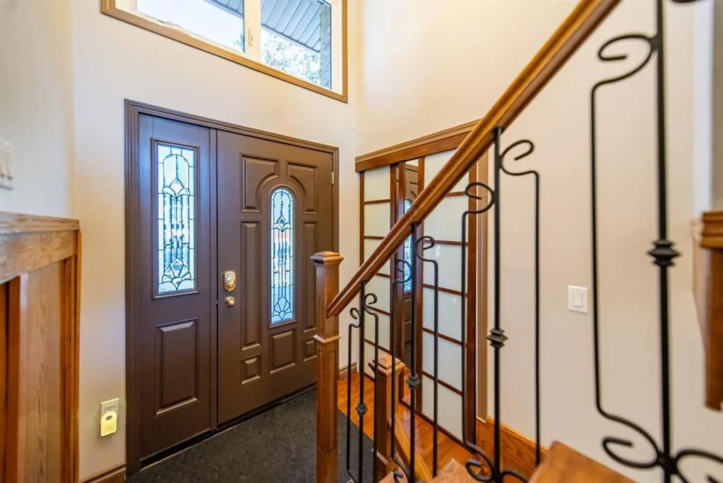 4604 Namaka Crescent NW, Calgary — photo 5 of 39