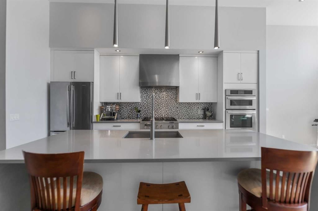 831 22 Avenue NW, Calgary — photo 3 of 41