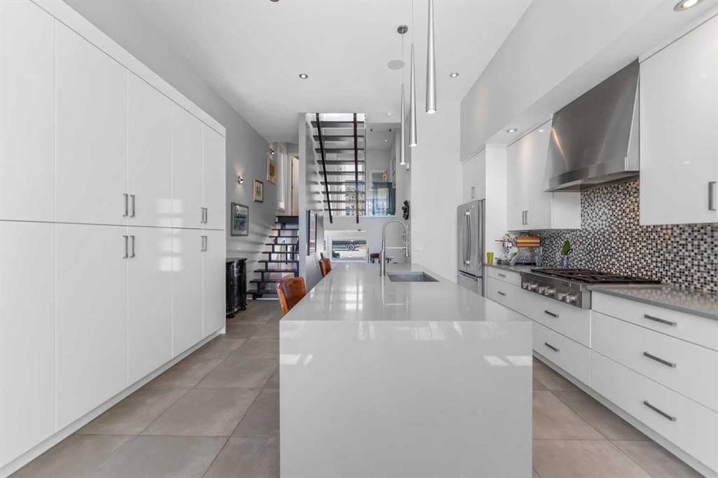 831 22 Avenue NW, Calgary — photo 4 of 41